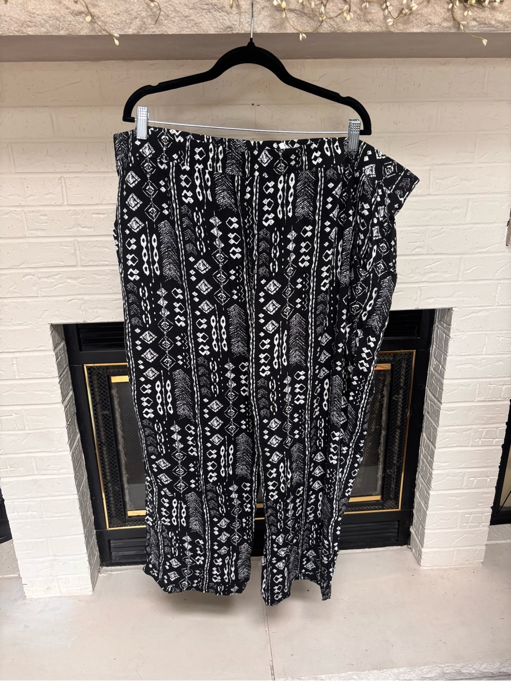 NorthStyle Black & White Geometric Print Maxi Skirt
